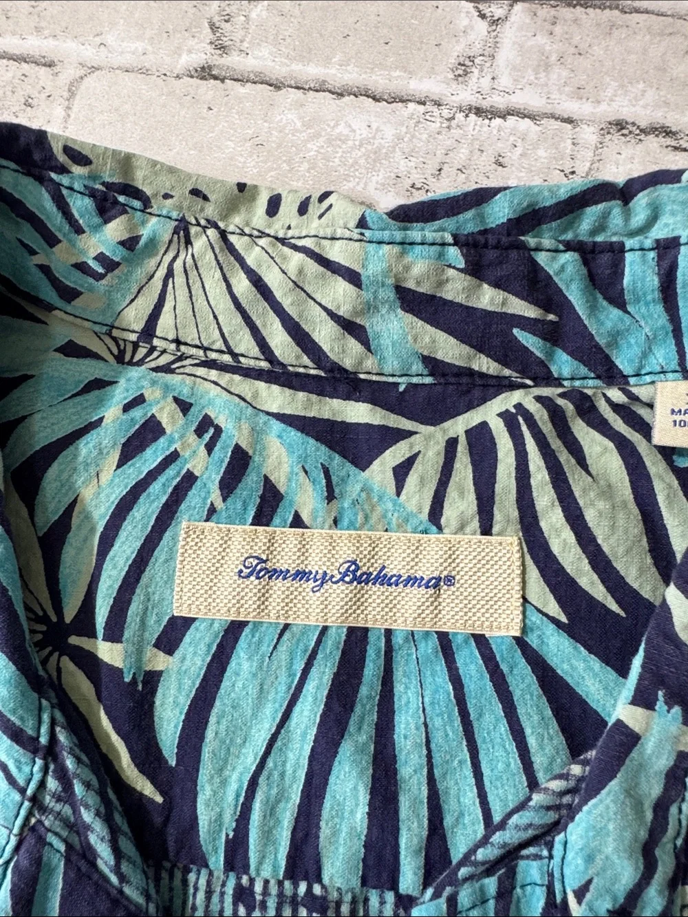 Tommy Bahama mens XL blue floral 100% cotton textured button up shirt EUc